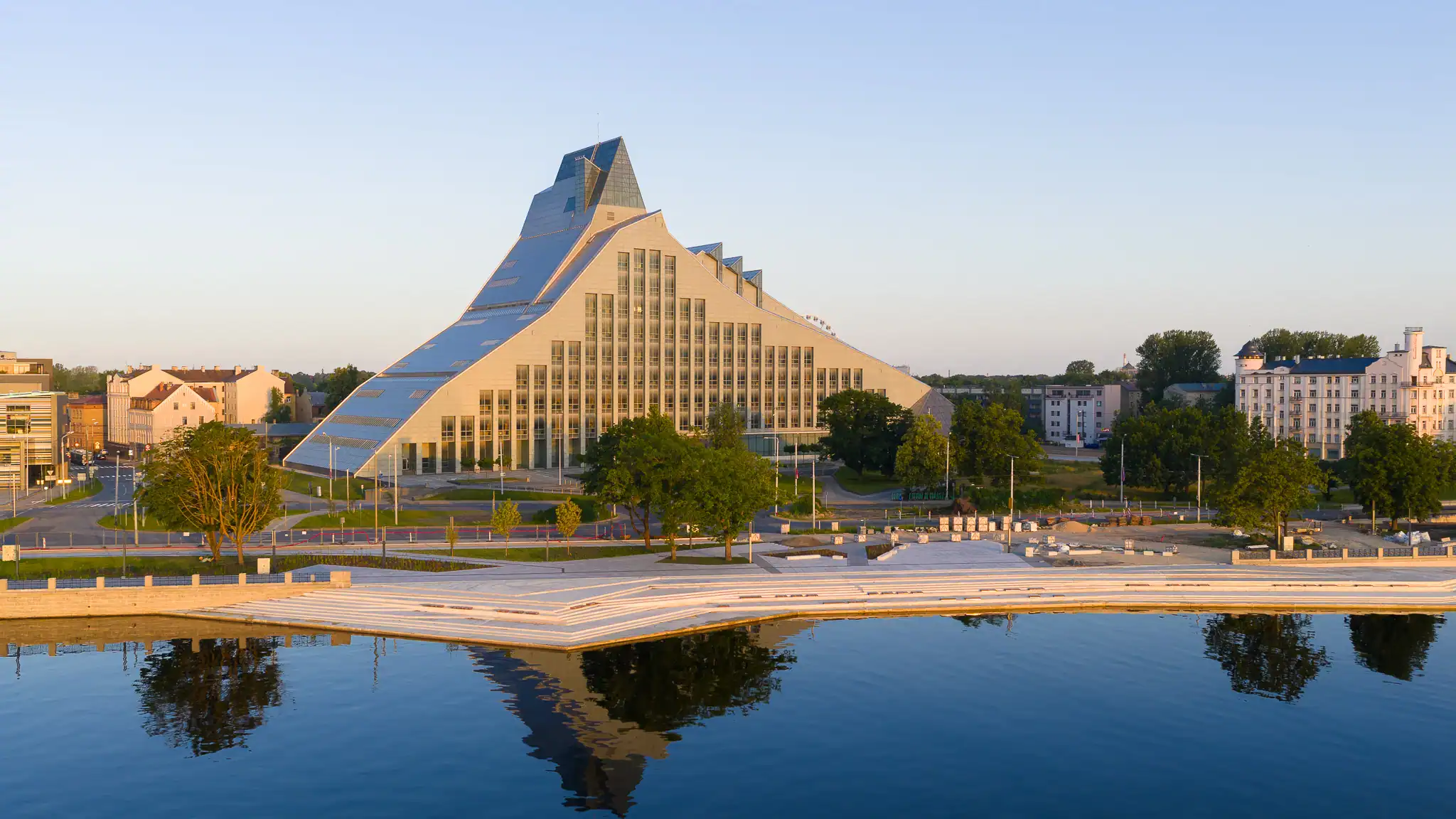 design av webbplats för fastigheter vicmans capital 2